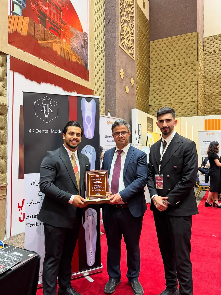 The 4K team receiving a plaque at the IQIDS dental show in Iraq